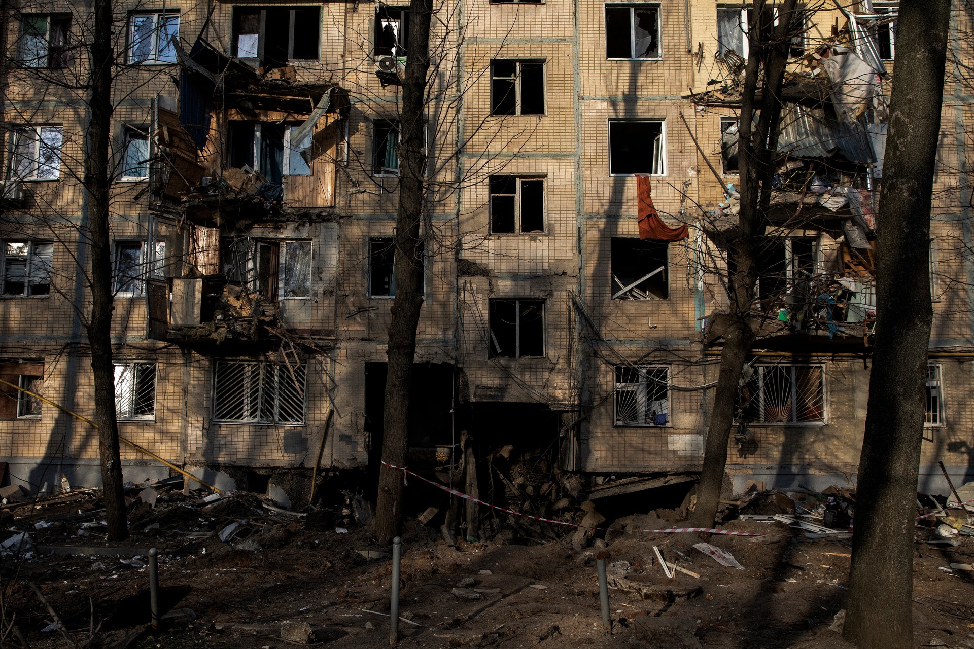 Un immeuble bombardé à Kharkiv